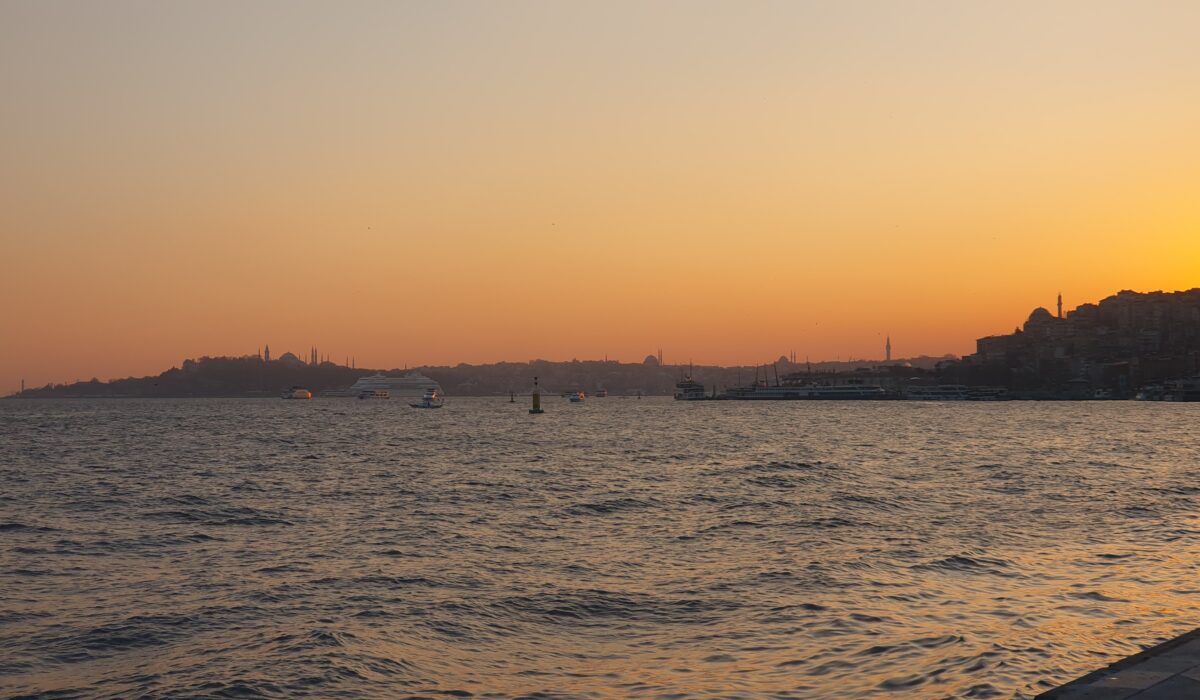 Istanbul - Bosporus Sundowner